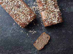 Celozrnný chlieb bez rozkvasu s dlhšou fermentáciou